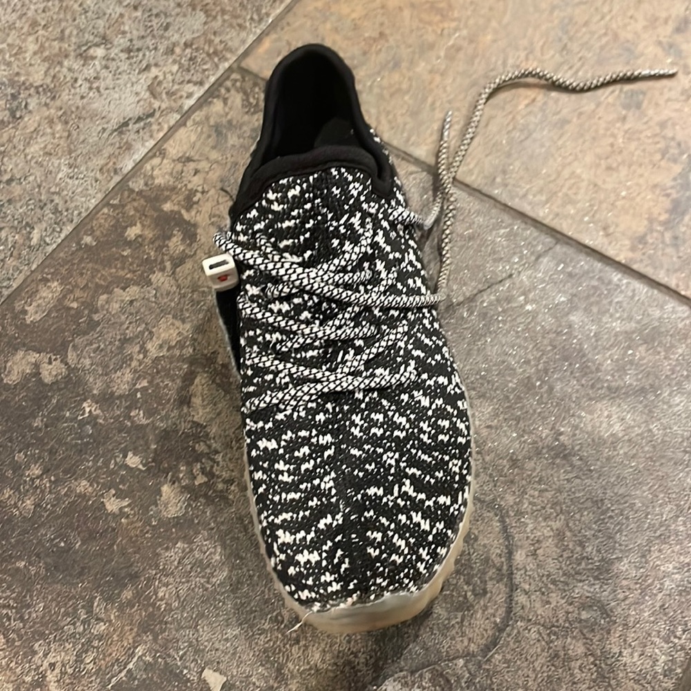 Light up shoes, but don’t know if they work